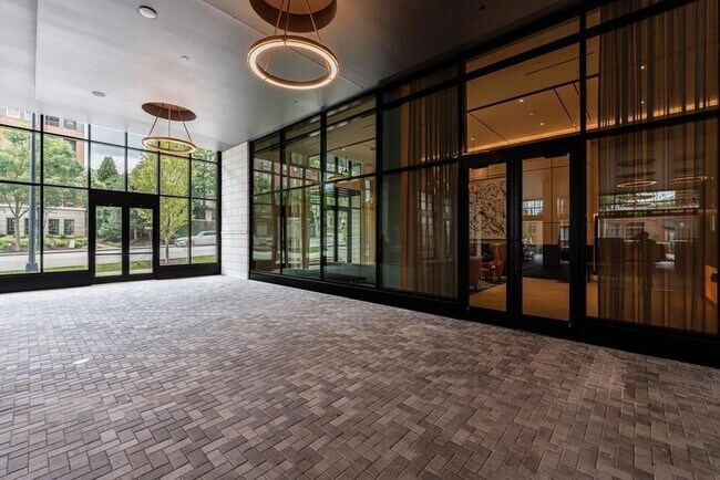 Building Photo - 2425 Peachtree Rd