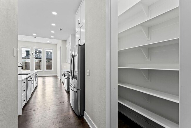 Building Photo - 3505 SW Radiance Ave