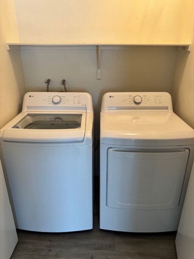 Building Photo - BEAUTIFUL SPACIOUS TOP FLOOR 2 BEDROOM & 2 FULL BATHROOM CONDO IN THE SOUTHWEST