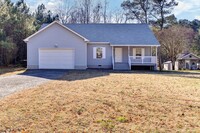 Building Photo - Rancher with backyard views