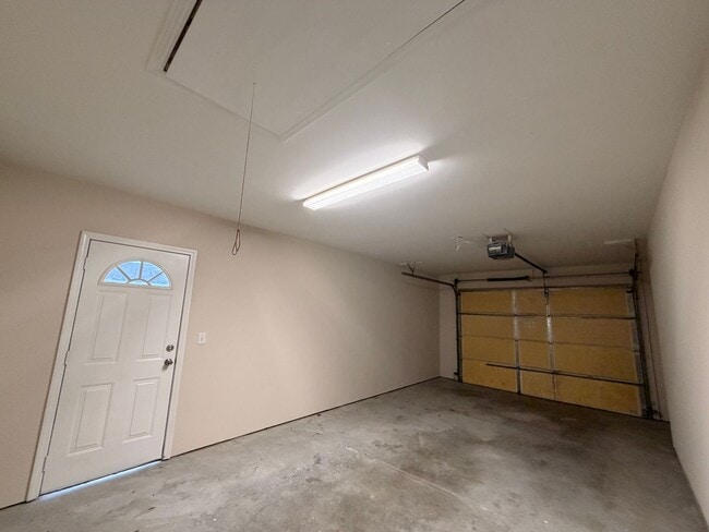 Building Photo - 110-112 Lyons Dr NW