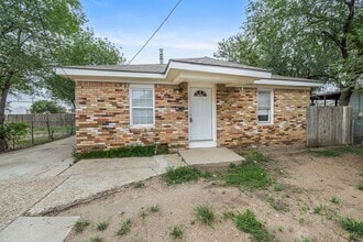Building Photo - 819 N Apache St