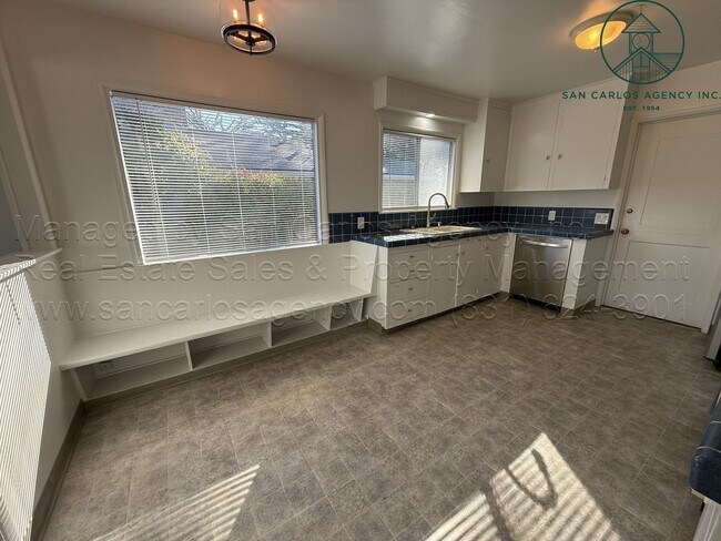 Building Photo - Refreshed Four Bedroom Hatton Fields Home