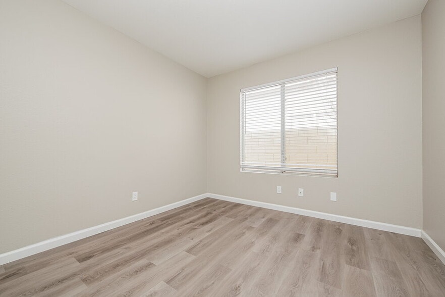 Building Photo - 1945 Curio Dr