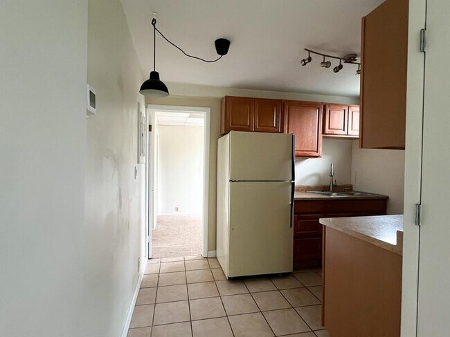 Building Photo - 867 Browning Ave