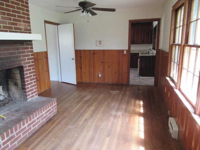 Building Photo - 131 Frances Pl