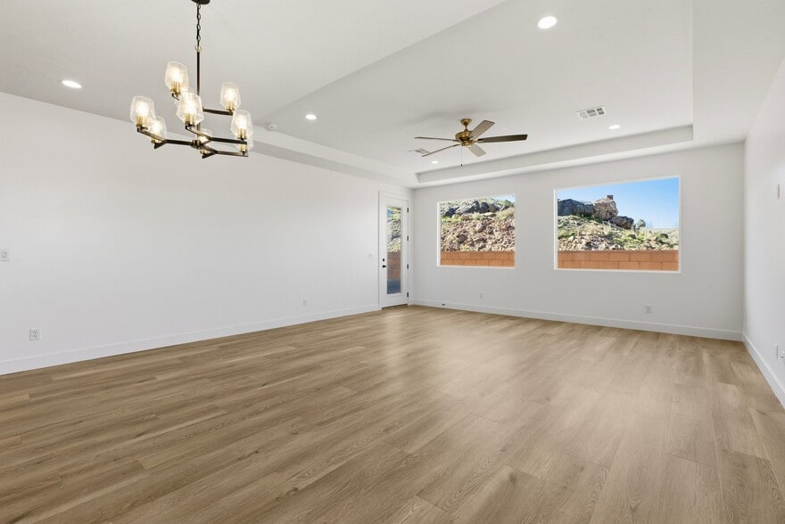 Building Photo - 402 S 2250 W