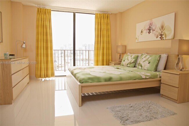 Building Photo - 210 174th St