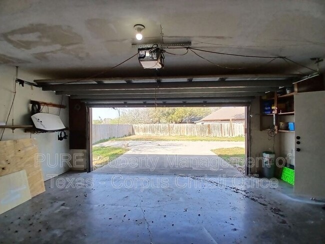 Building Photo - 4033 Sandy Hollow Creek Dr