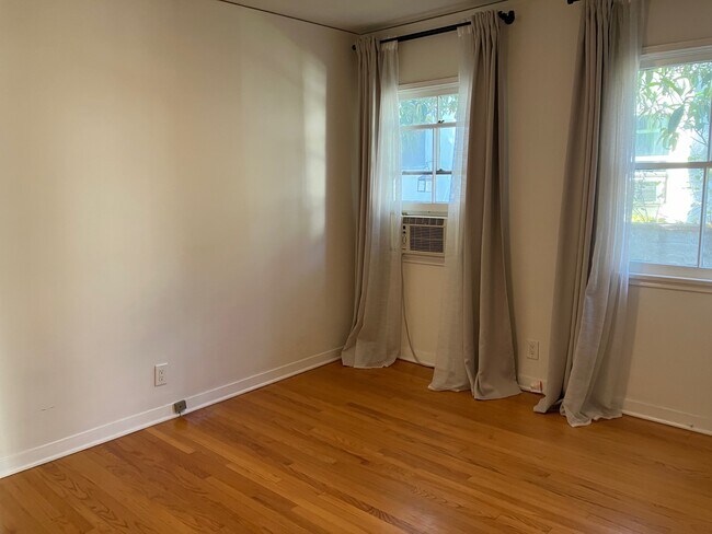 Building Photo - 1726 La Senda Pl