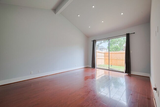 Building Photo - 1014 Fleetwood Pl Dr