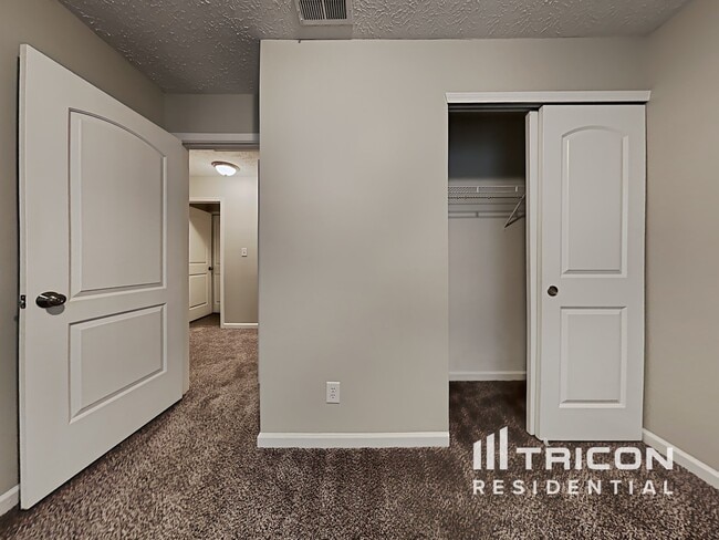 Building Photo - 2368 Bridlewood Dr