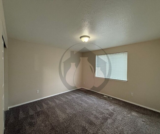 Building Photo - Single Level House