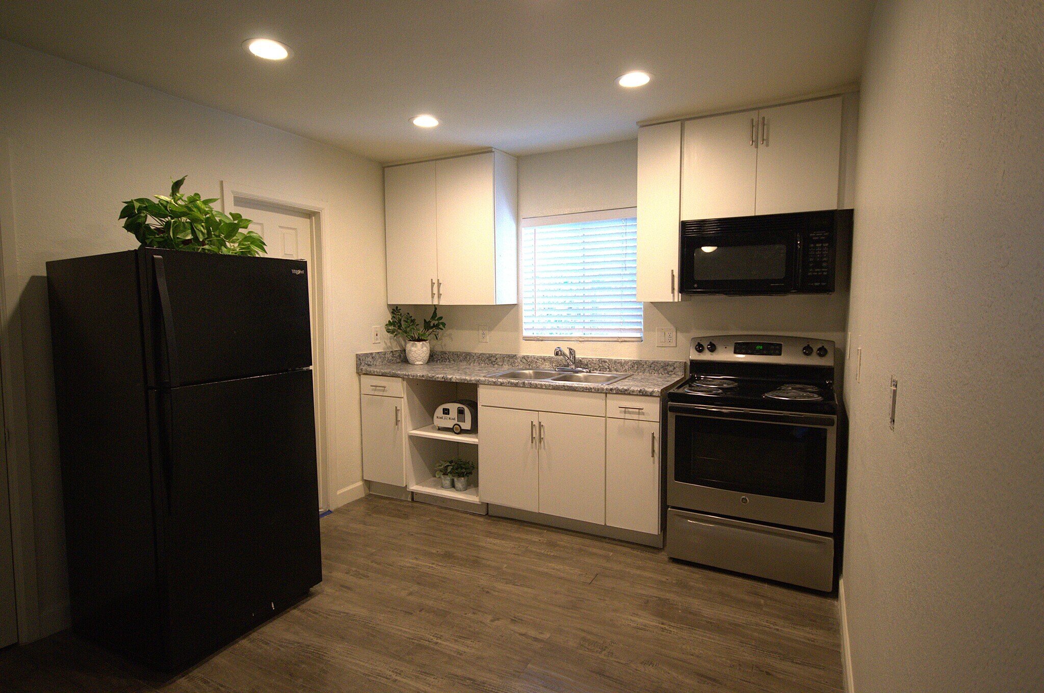 Kitchen - 9632 N 10th Ave