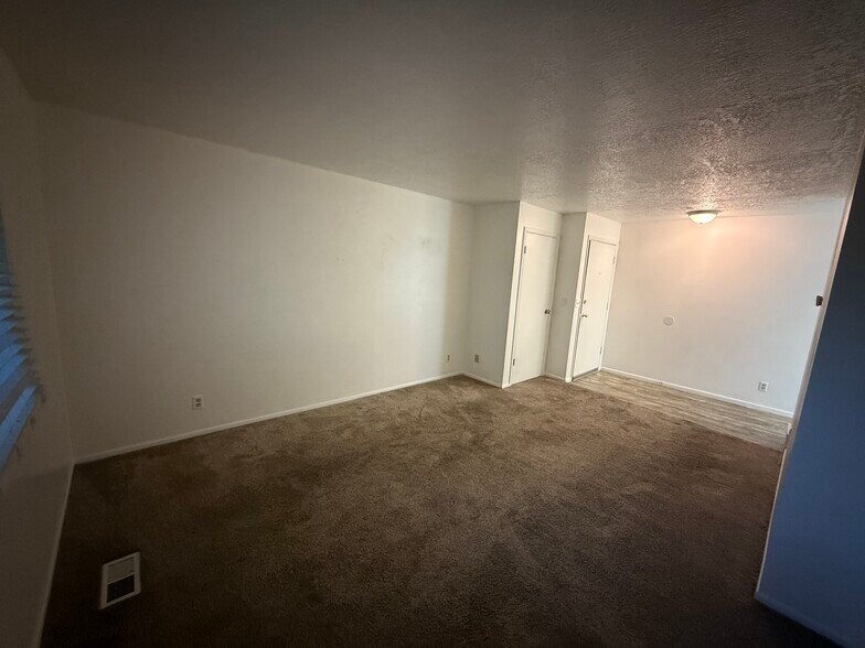 Building Photo - 231 S 400 W
