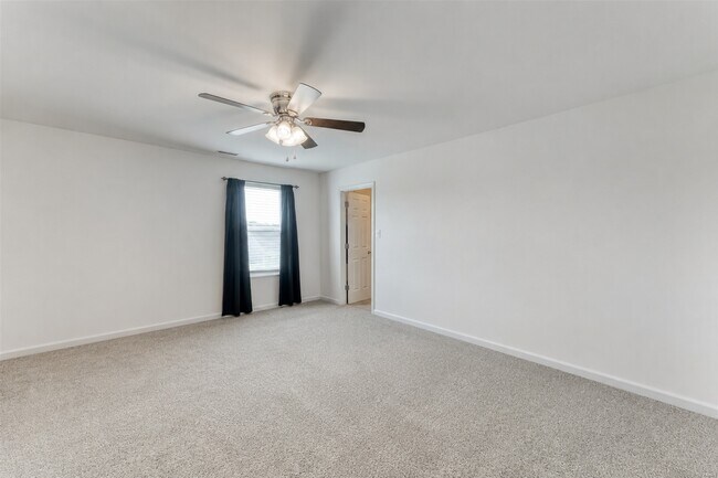 Building Photo - 1824 English Oak Dr