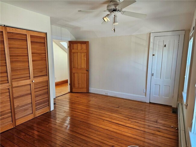 Building Photo - 10 Cherry St