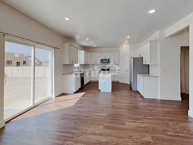 Building Photo - 1318 E White St