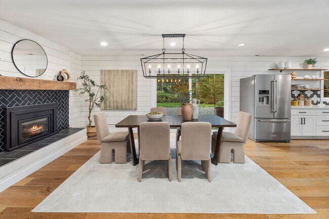 Building Photo - Redmond 4BD / 3BA Home with Central A/C on 3 Acres – Available Now