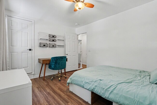 Building Photo - 4204 High Mountain Dr