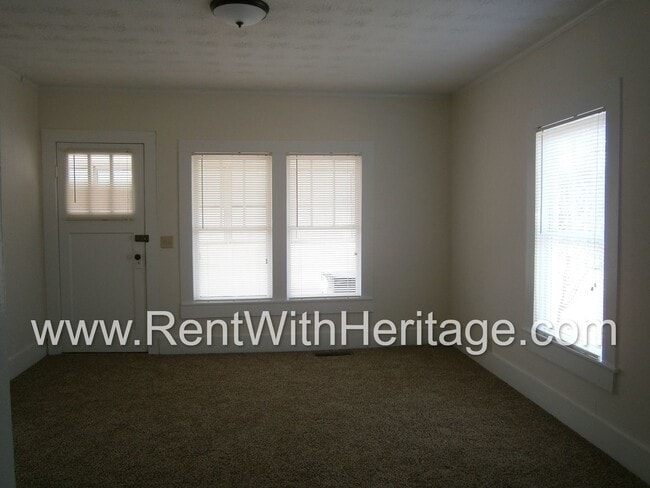 Building Photo - GORGEOUS RANCH/ GRAND PA'S BUNGELOW/ 1.6 ACRES/ FRONT PORCH/ PRIVATE YARD