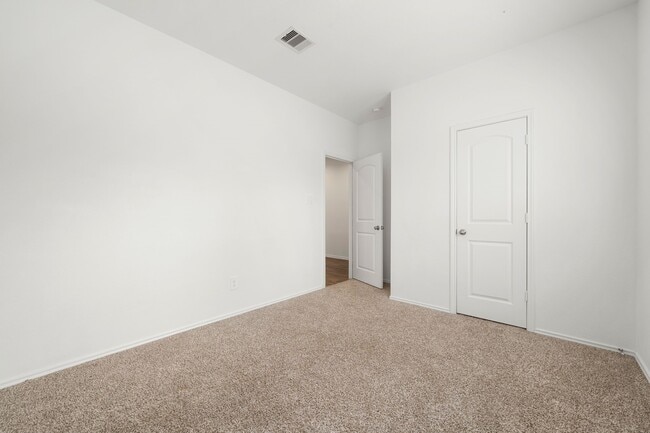 Building Photo - 16011 Mersmann Rdg Ln