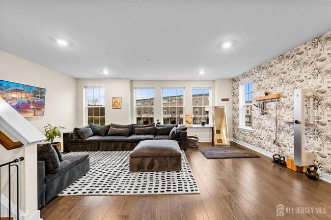 Building Photo - 1901 Swales Ct