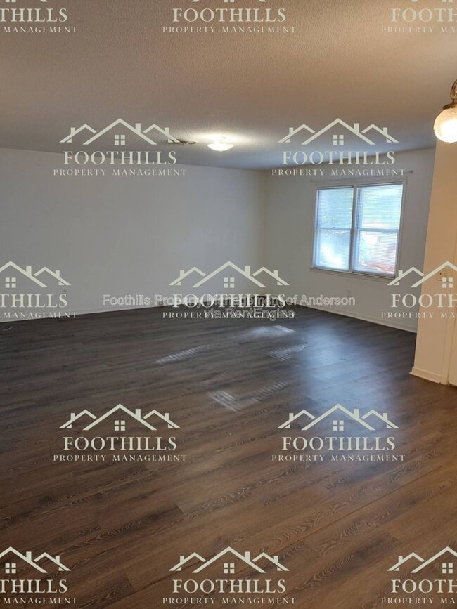 Building Photo - 130 Tanglewood Dr