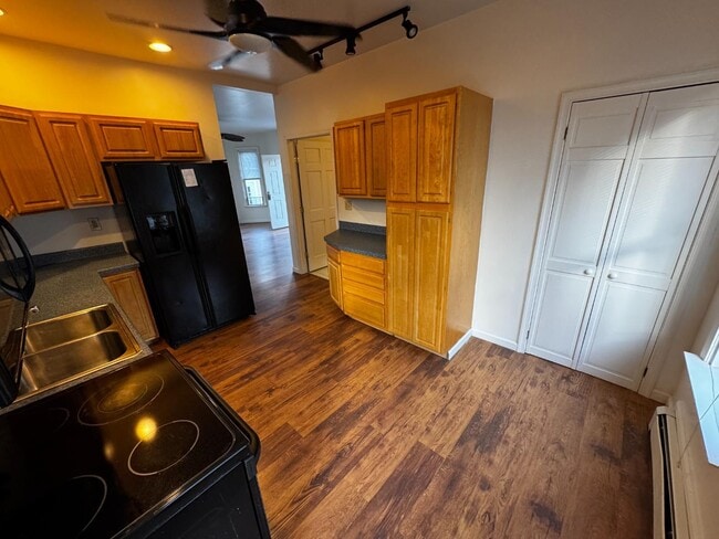 Building Photo - 337 E 2nd St