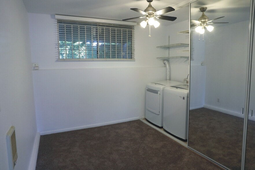 Building Photo - 9927 Independence Ave