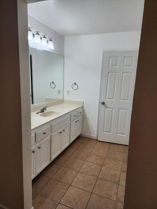 Building Photo - 1953-1955 Glen Ridge Dr