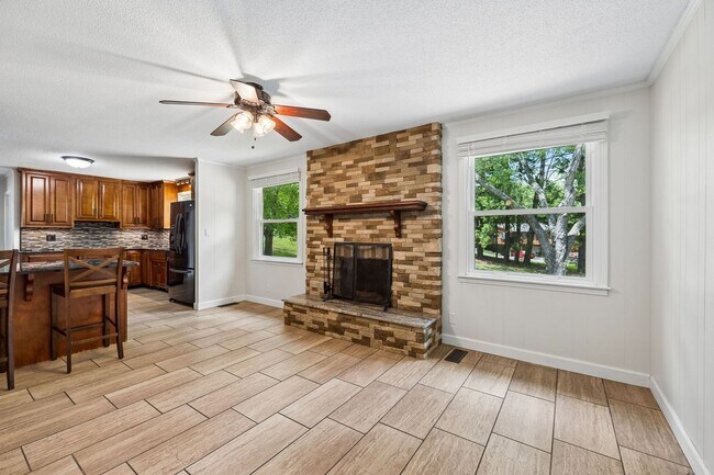Building Photo - Pet Friendly Four Bedroom with Basement!