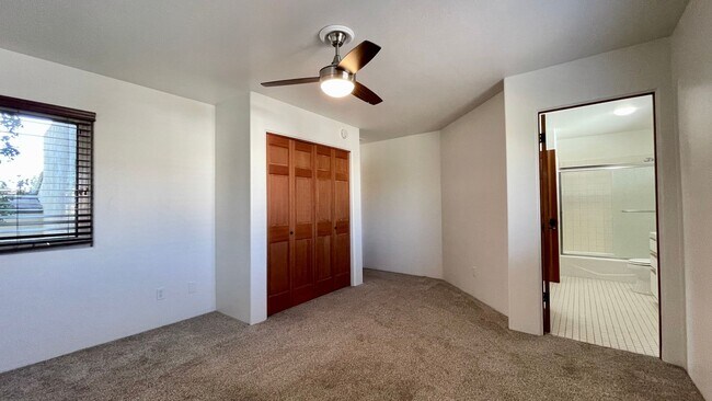 Building Photo - 591 Bluerock Dr
