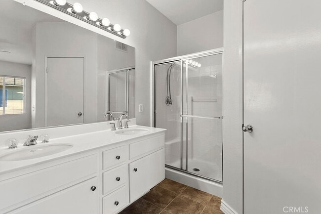 Building Photo - 17 Aurora