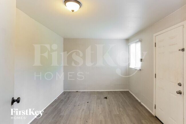 Building Photo - 7744 N 21st Ave