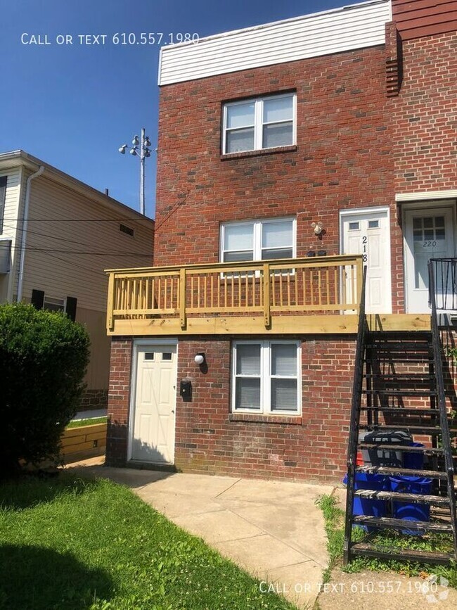 Building Photo - 2 Bedroom  1 Bath Apartment (THIRD  FLOOR)...