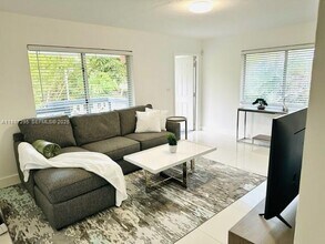 Building Photo - 1030 NE 80th St