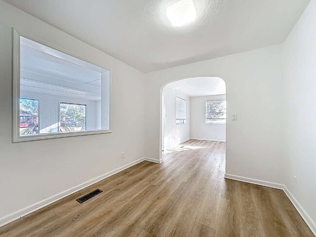 Building Photo - 5330 Quan Dr