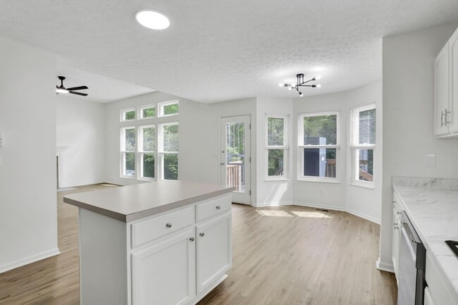 Building Photo - 3115 Omega Dr