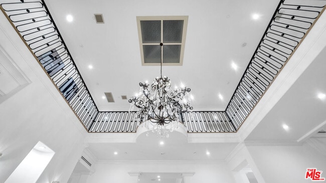 Building Photo - 1447 San Ysidro Dr