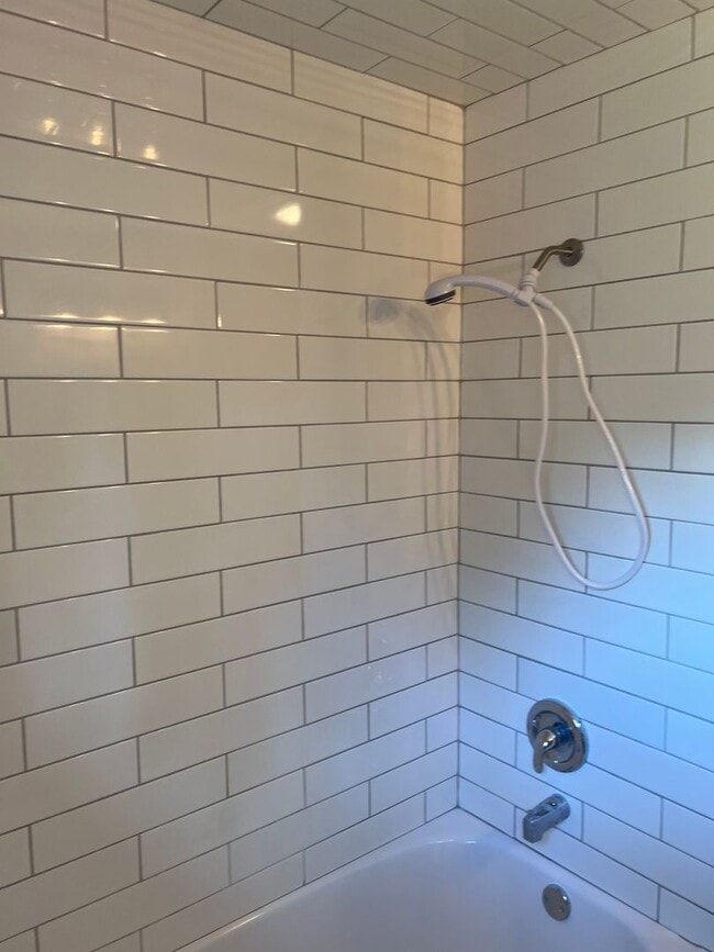 Building Photo - 3 Bed/2 Bath House for Rent! NO APPLICATIO...