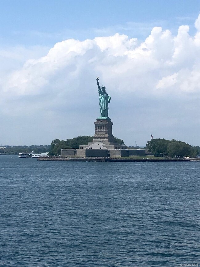 Building Photo - 171 Van Buren St