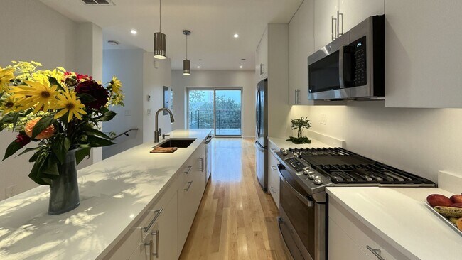 Building Photo - 55 Delle Ave
