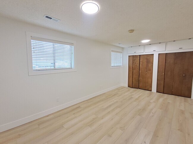 Building Photo - $3,200 -5 Bed / 3 Bath- Home with Fully Fe...