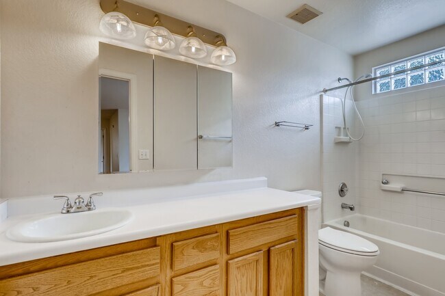 Upstairs Bathroom - 5120 Perth St