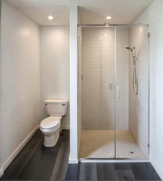 Building Photo - 2406 Chestnut Log Ln