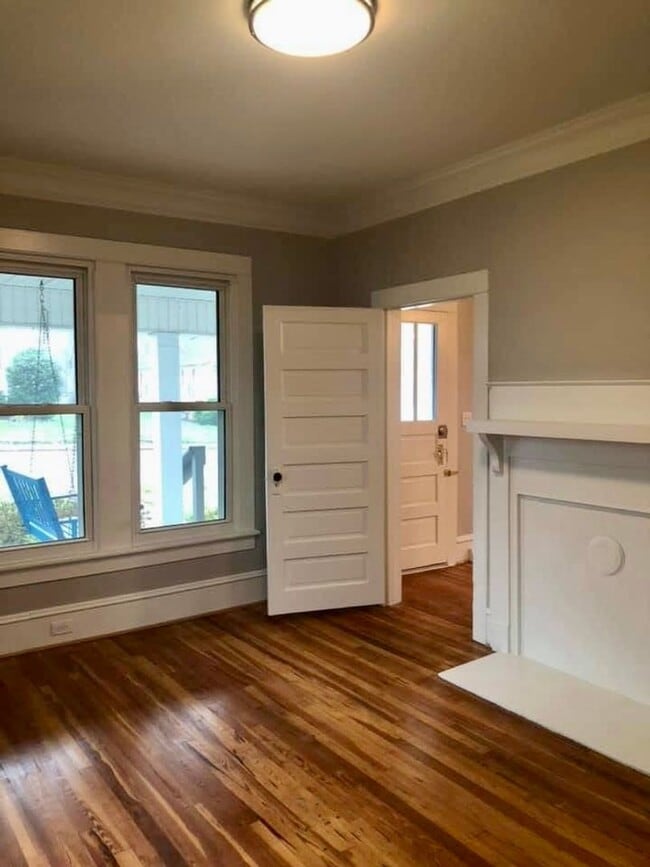 Building Photo - Cute Ranch in Mill Village; Beautifully Maintained.