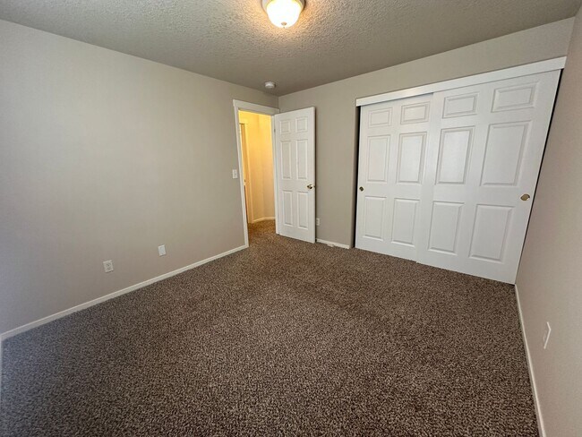 Building Photo - S0476