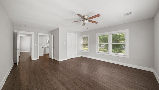 Building Photo - 1164 3 Rd St