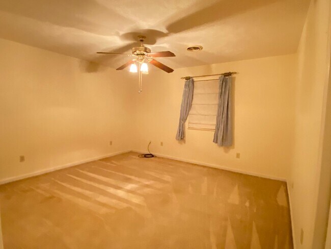 Building Photo - 1151/1153 Chucky Pike Duplex